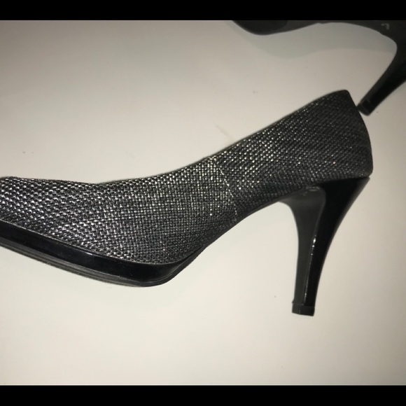 Women’s size (11m)Sam and Libby shoes - Picture 8 of 10